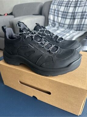 ECCO Offroad
Women's Nubuck Outdoor Waterproof Shoe